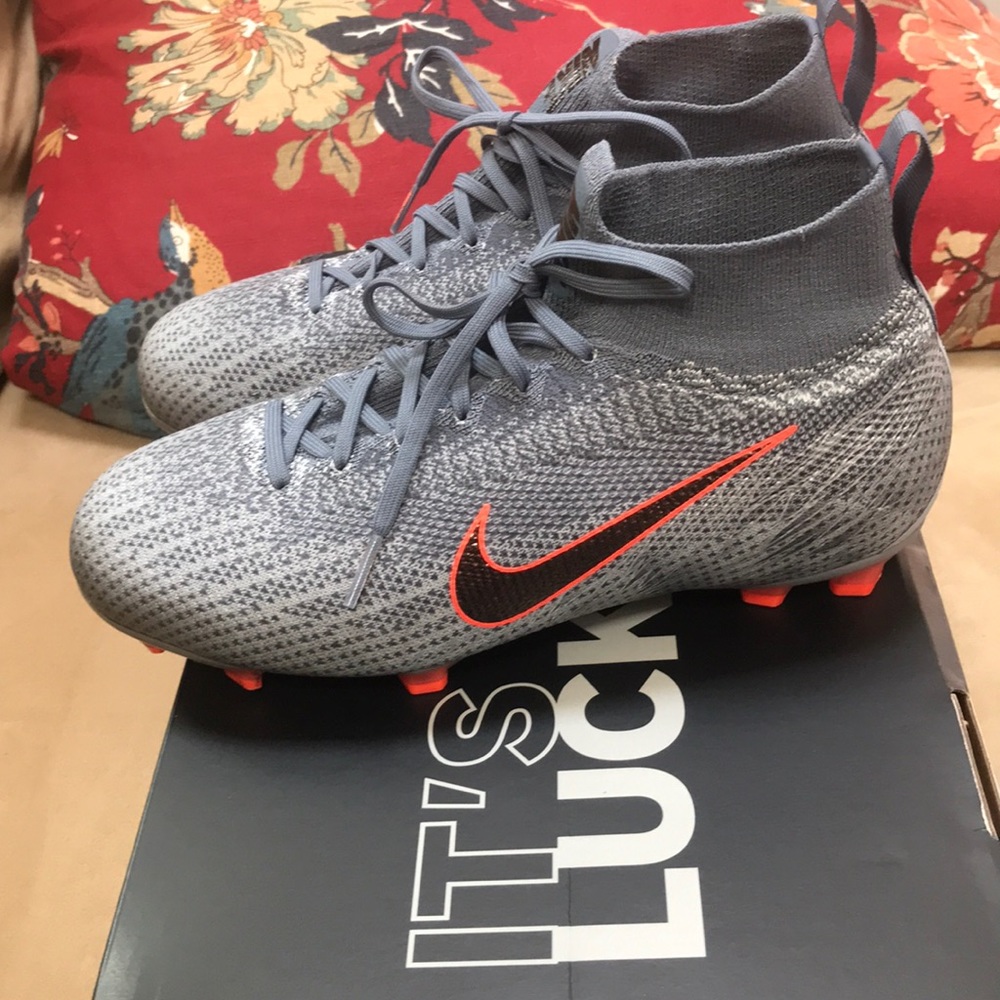 Cleats - Picture 2 of 8